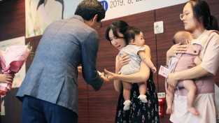 최하늘 아기, 건강한 모유수유아 대회서 대상